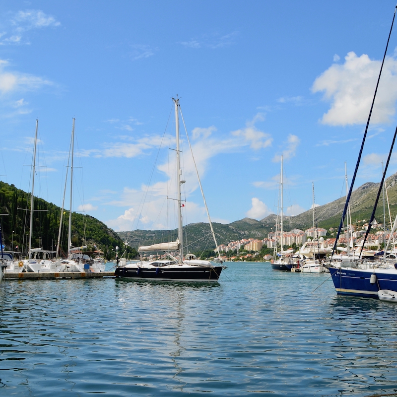 Hafen mit Segelbooten Kroatien